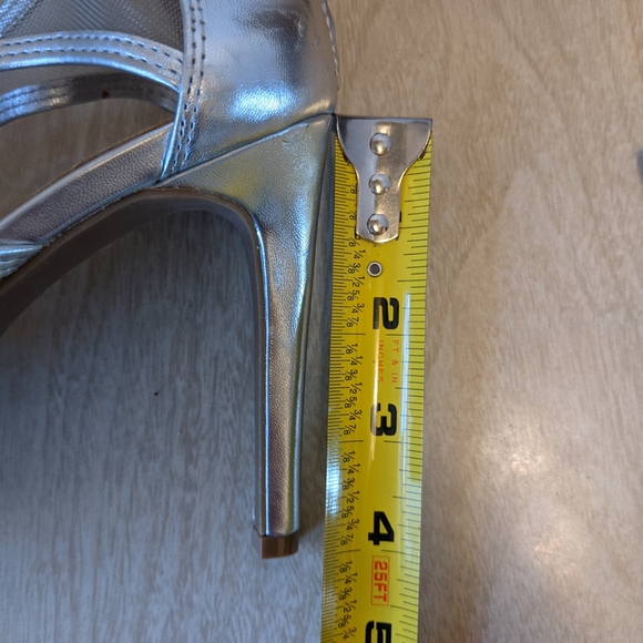 BCBG Paris Silver Mesh Zip Heels 8.5 - Picture 8 of 11